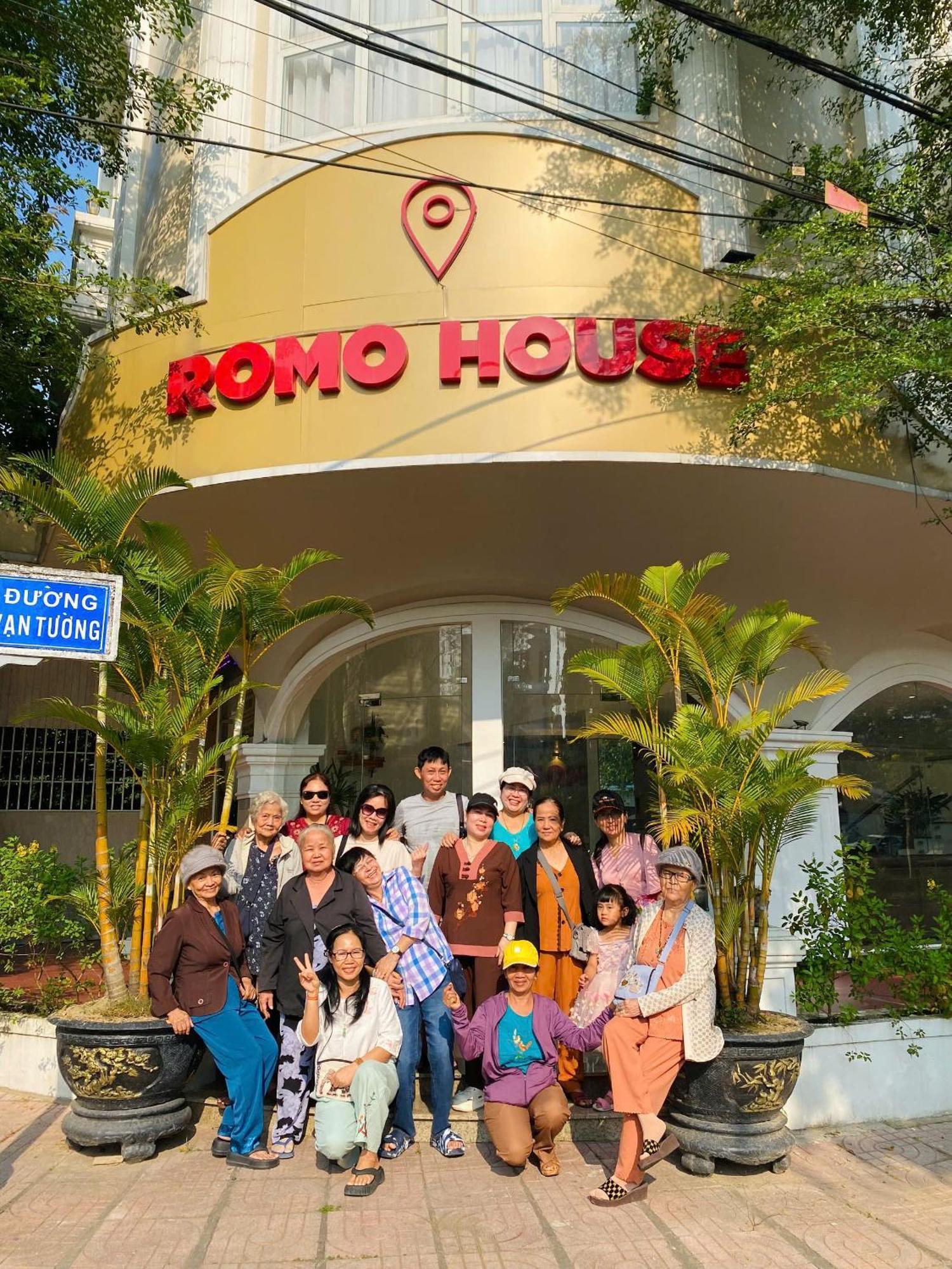 ホテル Khach San Romo クアンガイ エクステリア 写真